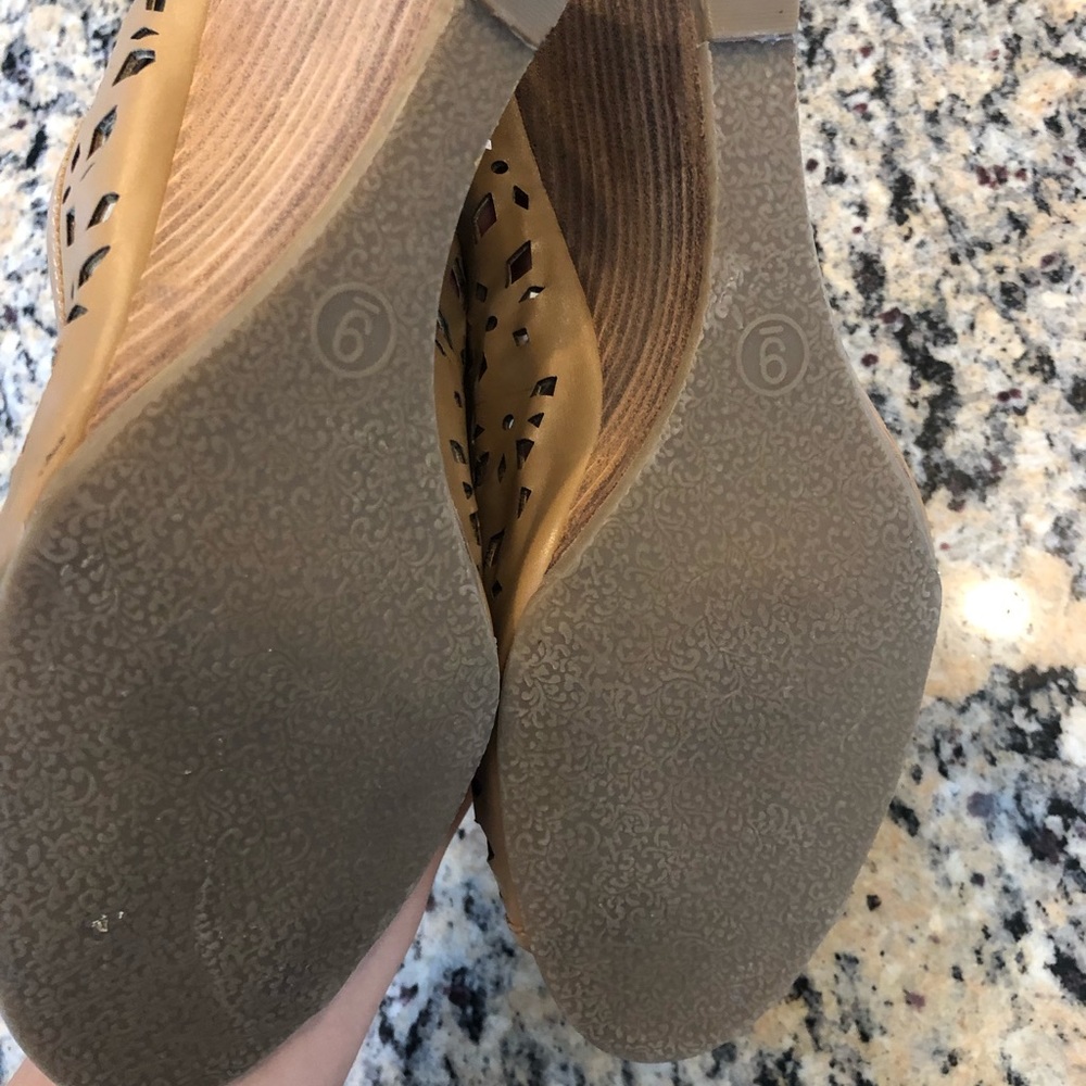 Pumps - Picture 3 of 3